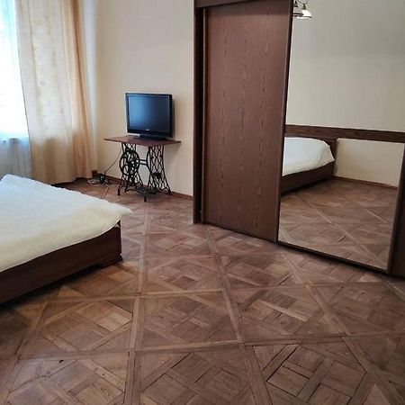 Rose Lägenhet Lviv Exteriör bild